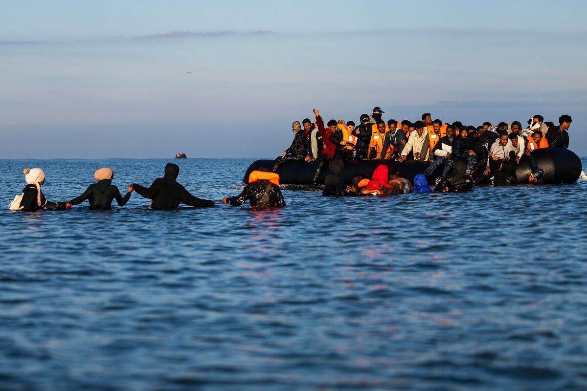 Starmer to End Automatic Right for Refugees to Stay Indefinitely