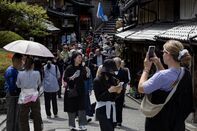 Views of Kyoto Ahead of Government Statistics on Foreign Visitors