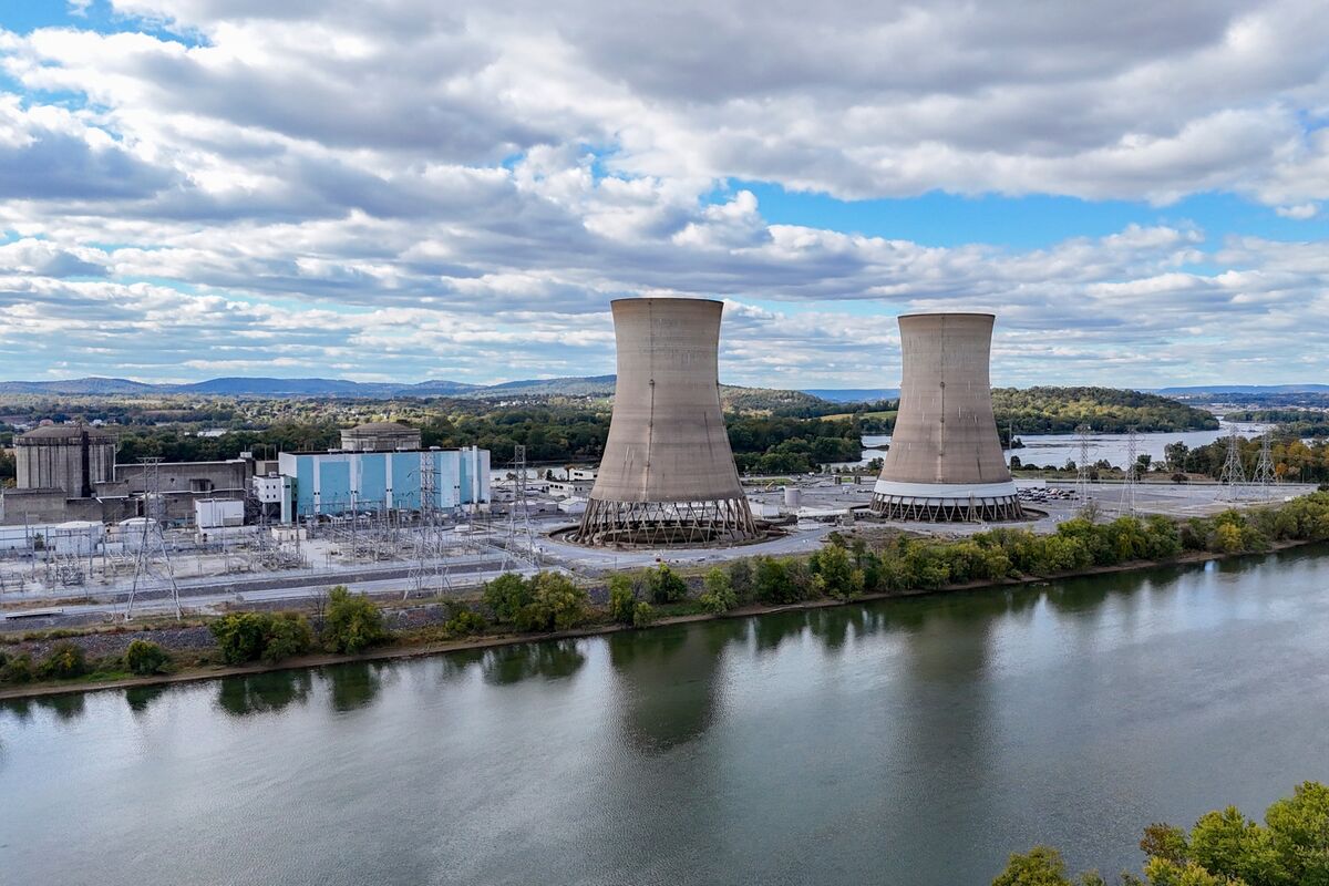 🟪"Trump accelera la costruzione di impianti nucleari per soddisfare la domanda energetica negli Stati Uniti"