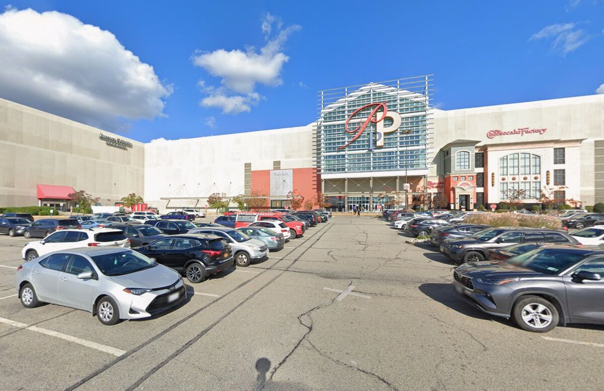 Distressed Fund Seizes Control of One of America’s Largest Malls