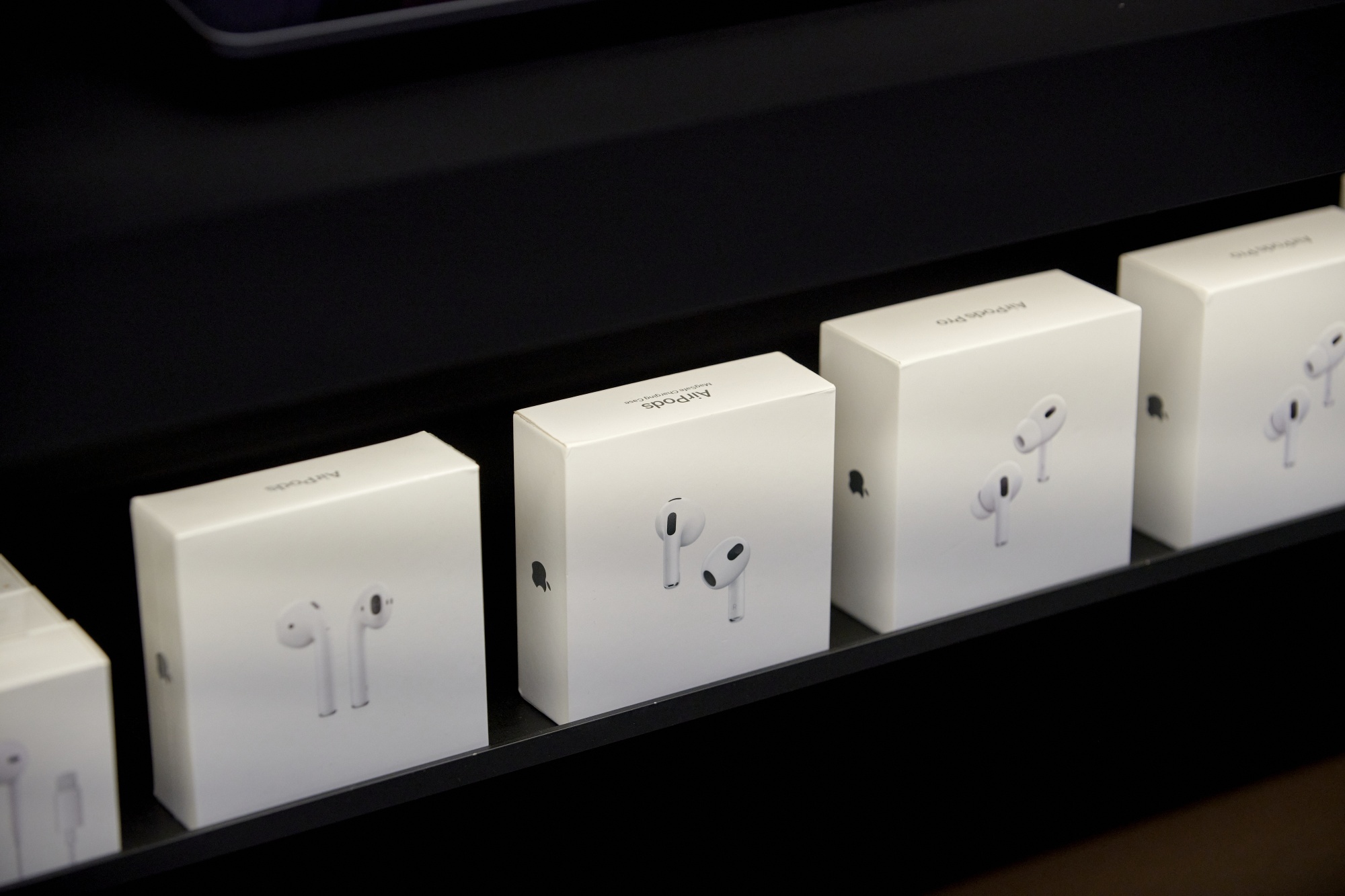 当店在庫してます！ Apple AirPods 純正品 早い者勝ち なくなり次第