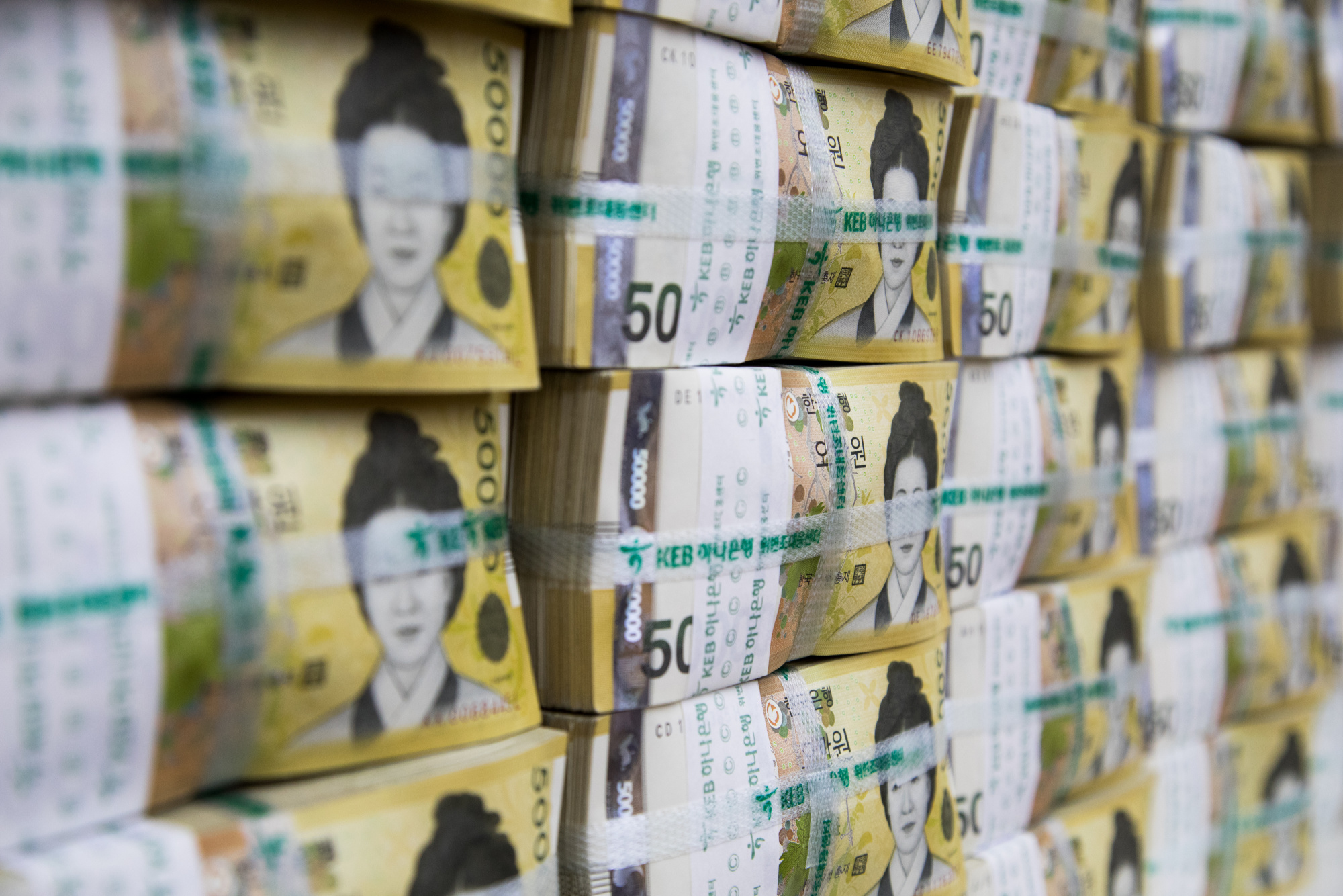 General Images Of South Korean Won And Chinese Yuan Currency Notes