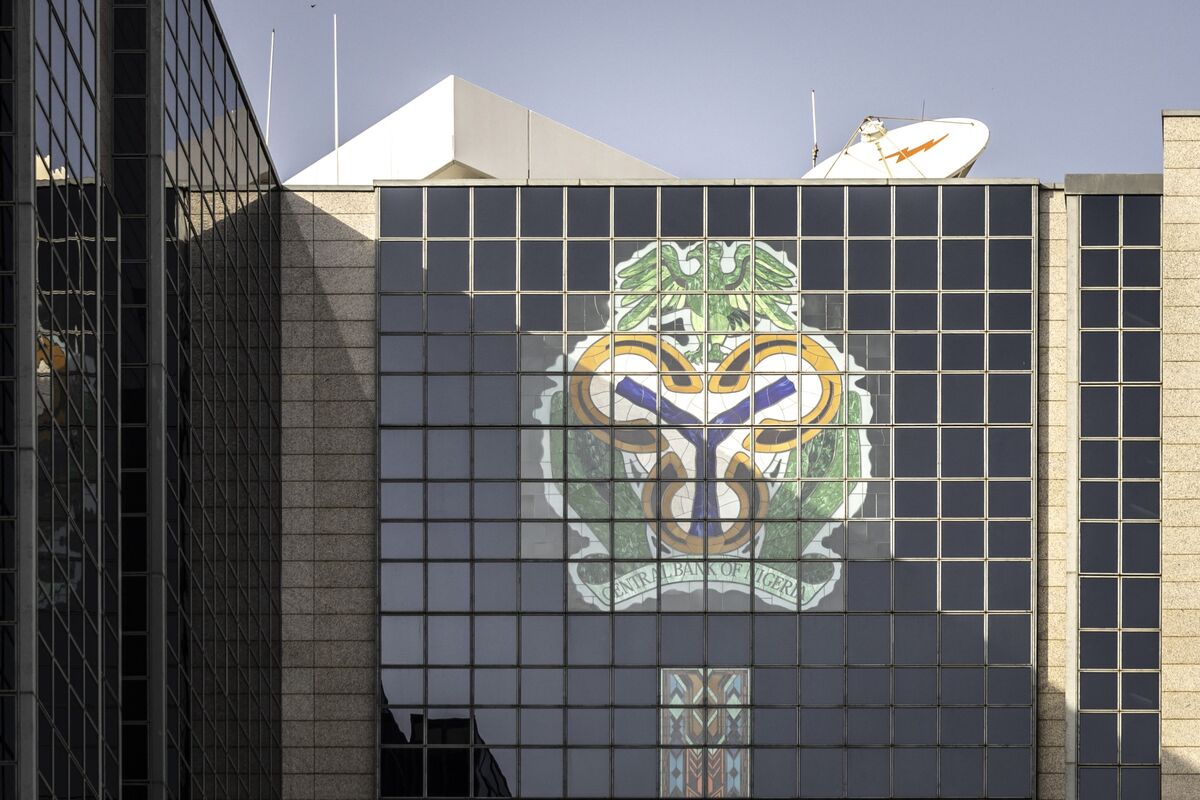 bloomberg.com - Ruth Olurounbi - Nigeria Central Bank Moves to Rein In Fintech, Boost Access to Capital