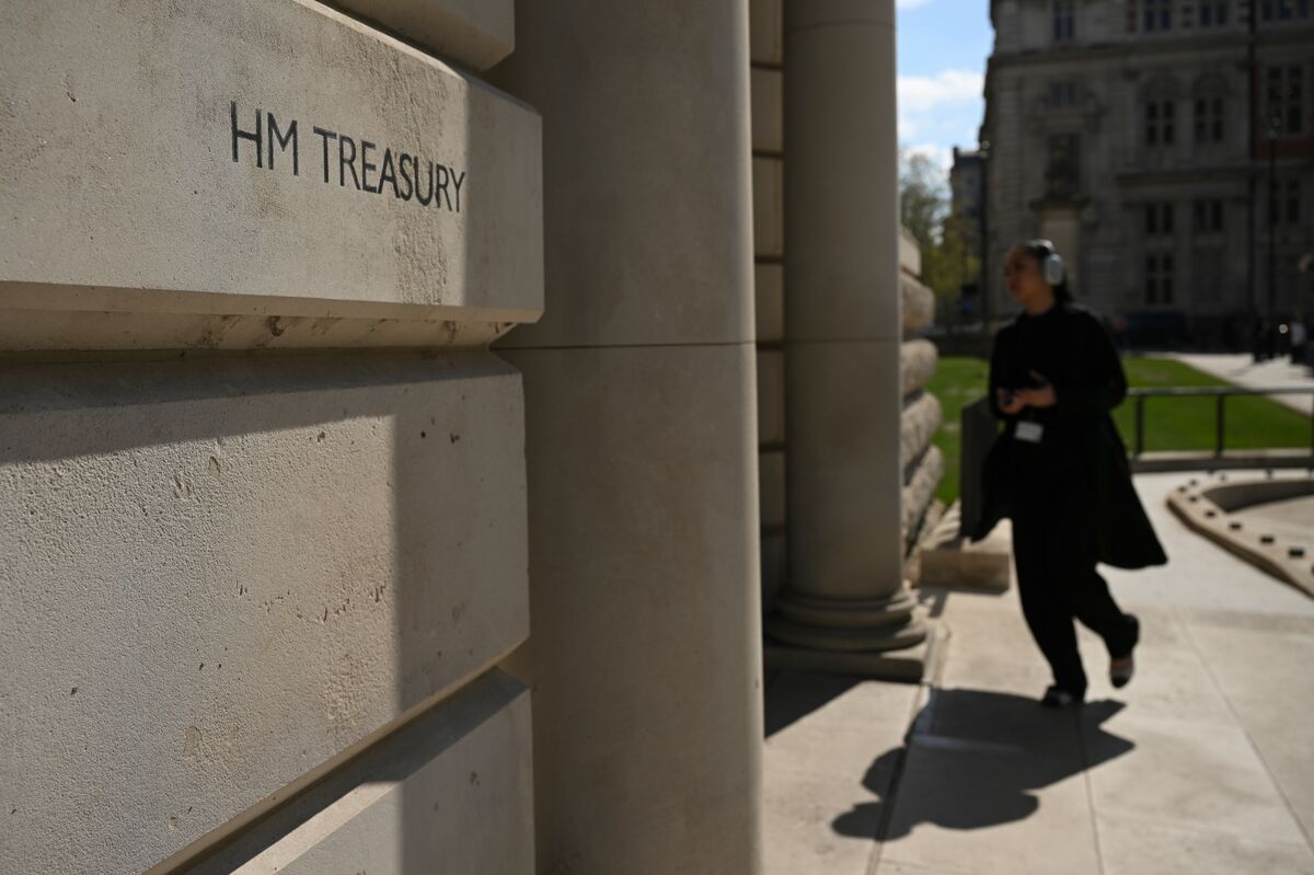 UK Treasury Clamps Down on Ministers Tapping Emergency Funds