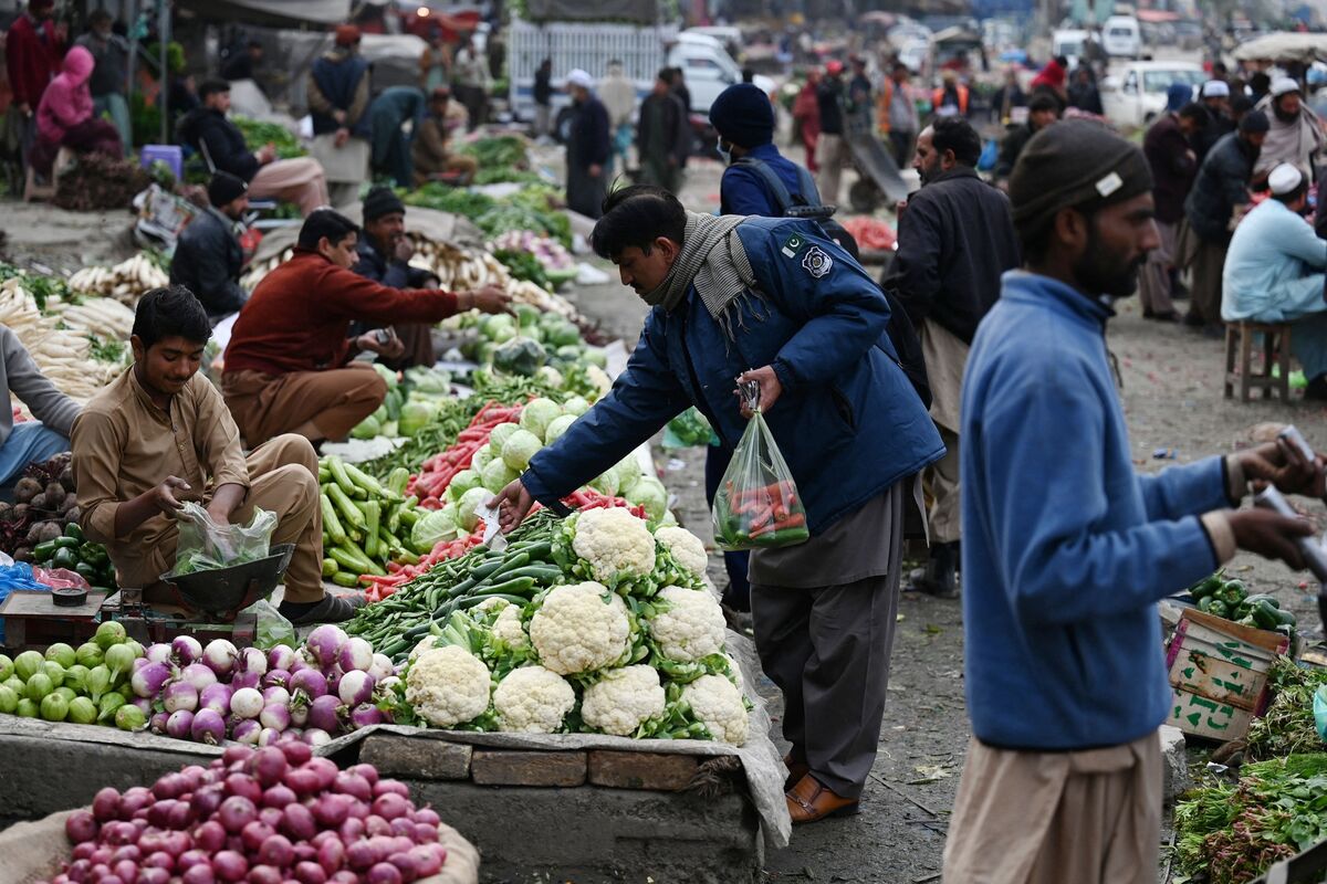 Pakistan Nears IMF Bailout Pact After Tax Plan Approved - Bloomberg