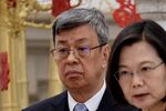 Chen Chien-jen, left. with&nbsp;President Tsai Ing-wen.
