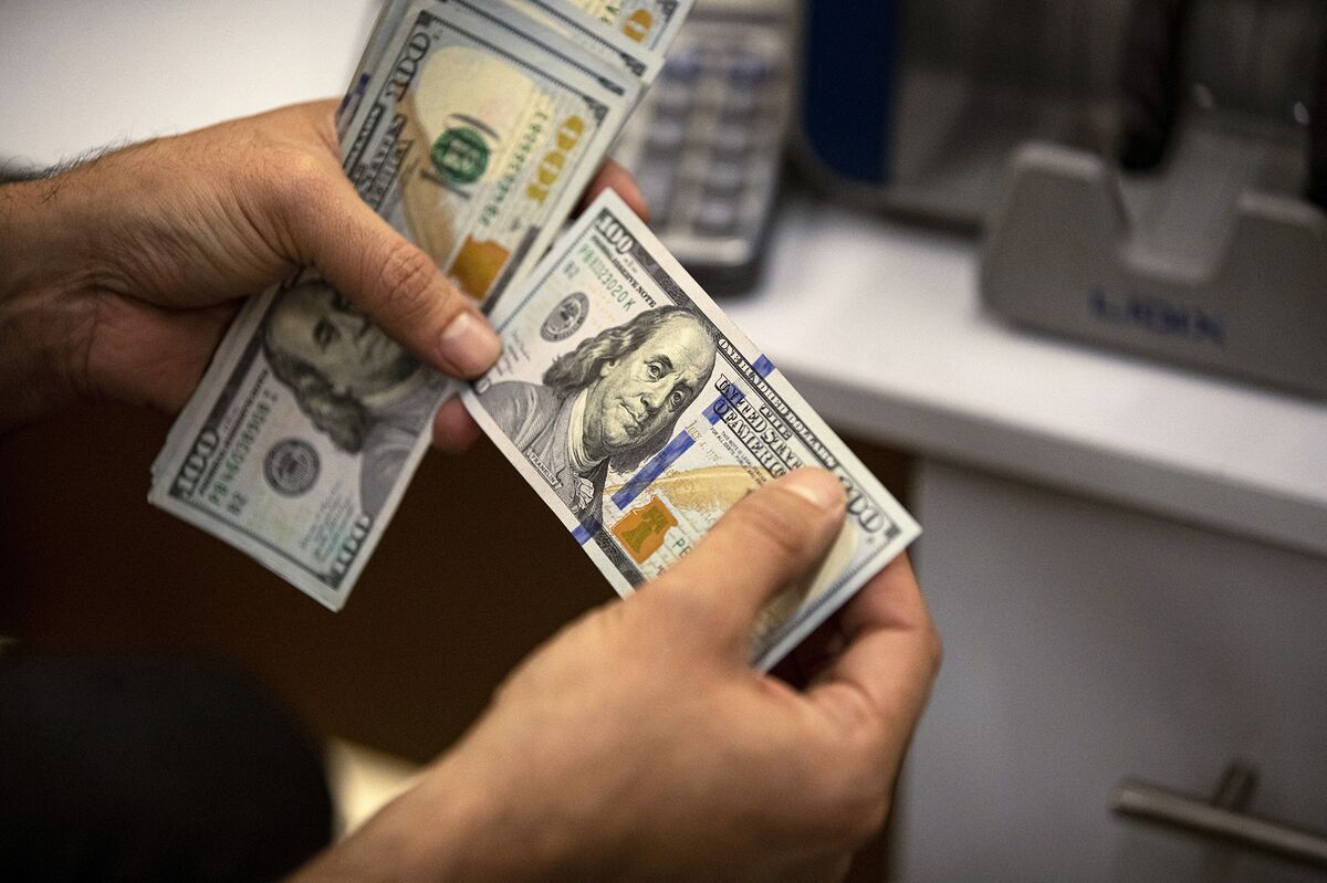 Tax Time Pushed Banks, Money-Market Funds to Bolster Cash Piles