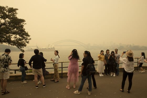 Sydney’s ‘Lung-Cleansing’ Skies Turn Brown, Forcing Tourists Elsewhere