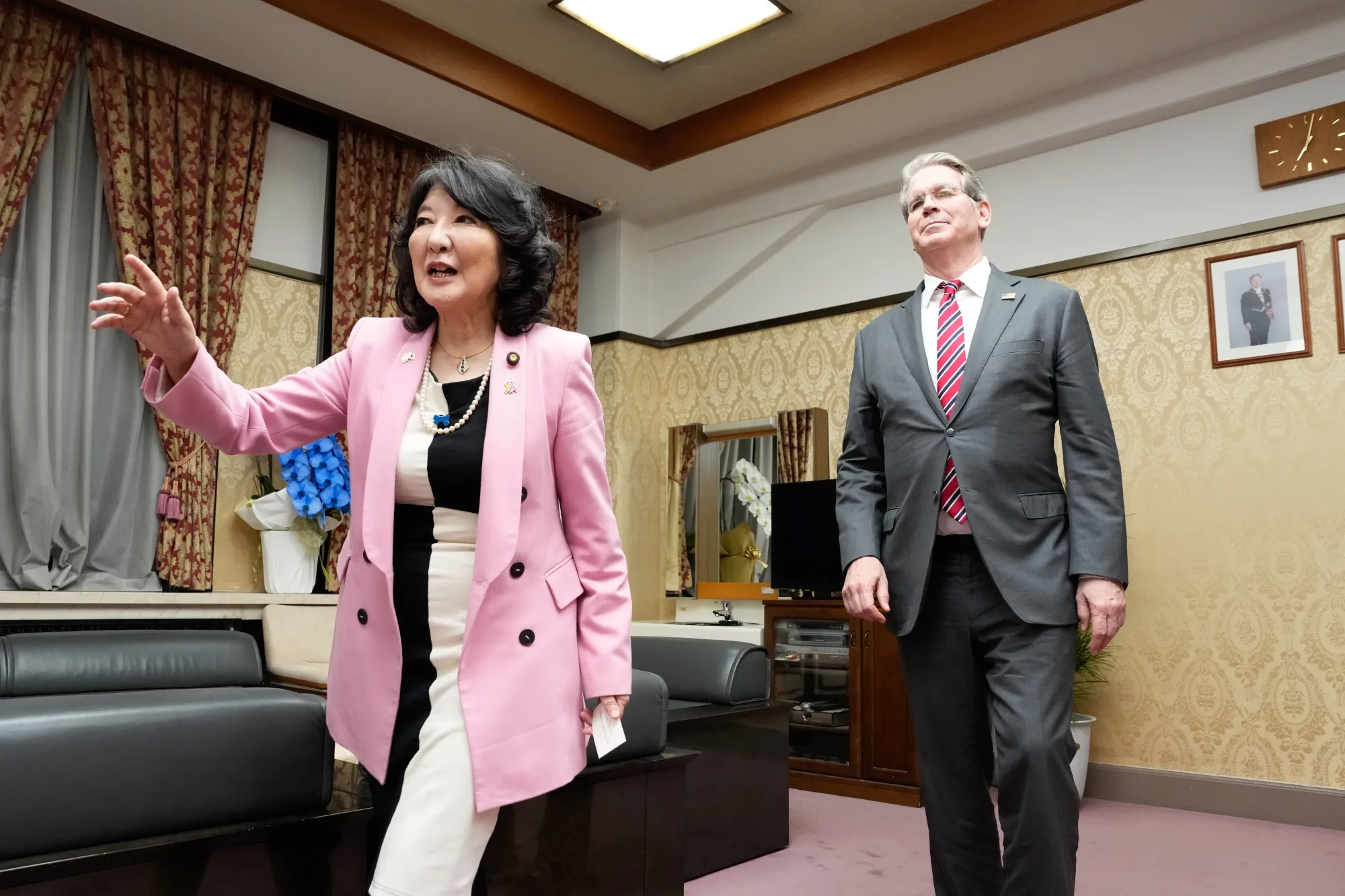 Japan Warns on Yen Slump as Intervention Risk Rises - Bloomberg