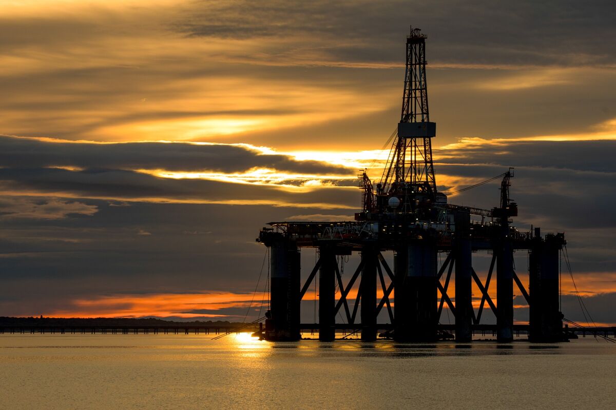 India’s Oil Problem Deepens on Pipeline Outage, Renewed US Pressure