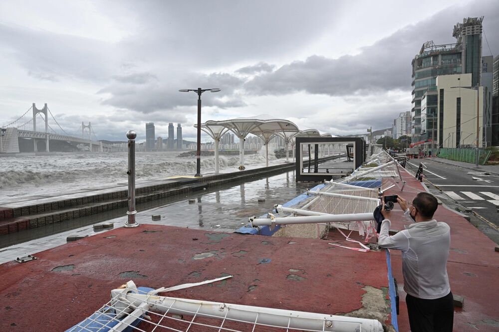 台風11号が韓国南部を通過 停電や浸水の被害 1人行方不明 Bloomberg 台風11号が韓国南部を通過 停電や浸水の被害 1人行方不明 Bloomberg