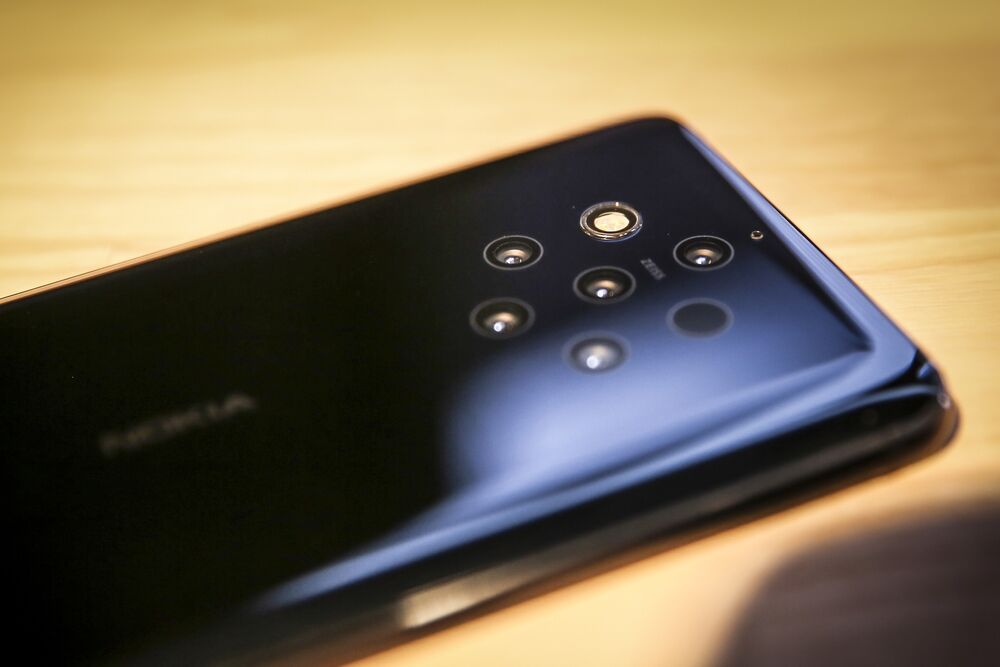 Nokia Flagship Smartphone Has 5 Cameras But Doesn T Bend Bloomberg
