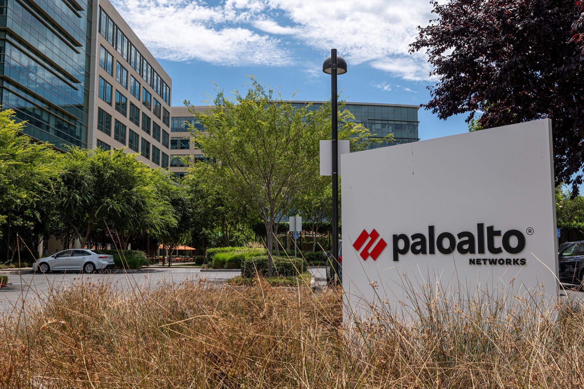 palo-alto-networks-panw-shares-slump-on-billings-miss-bloomberg