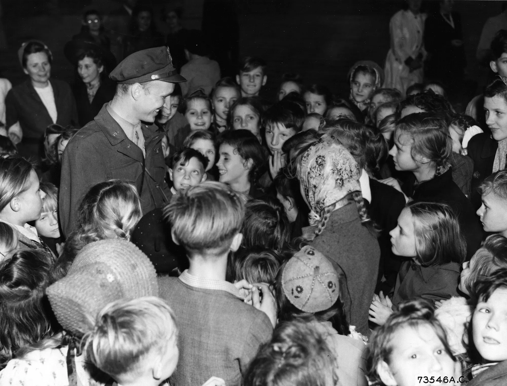 Candy Bomber' of Berlin Blockade, Gail Halvorsen, Dies at 101