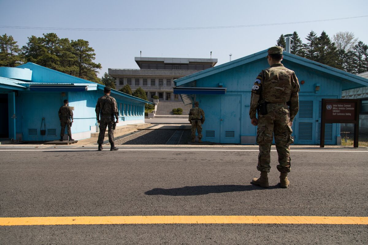 U.S. Military Sends Furlough Warnings to Civilian Korean Staff - Bloomberg