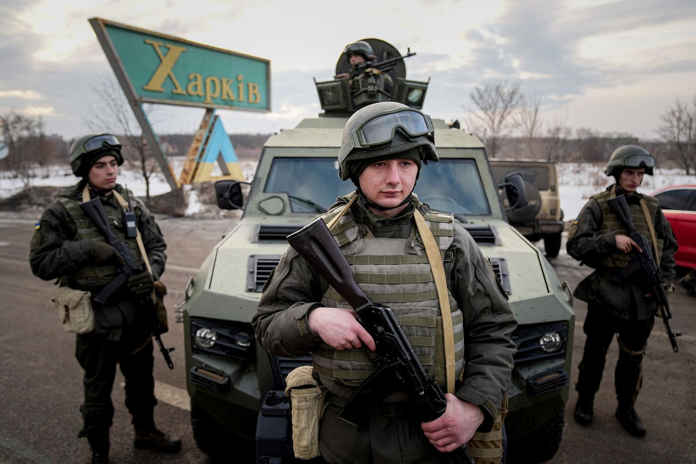 Ukrainian National guard soldiers guard a mobile checkpoint&nbsp;in Kharkiv, Ukraine, on Feb. 17.