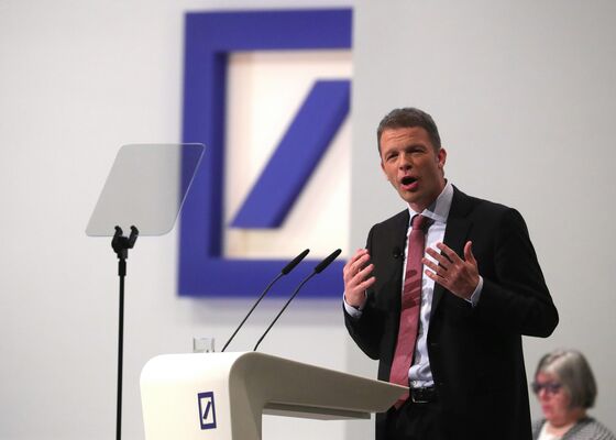 Deutsche Bank Cuts Fail to Inspire as CEO Races to Fix Firm