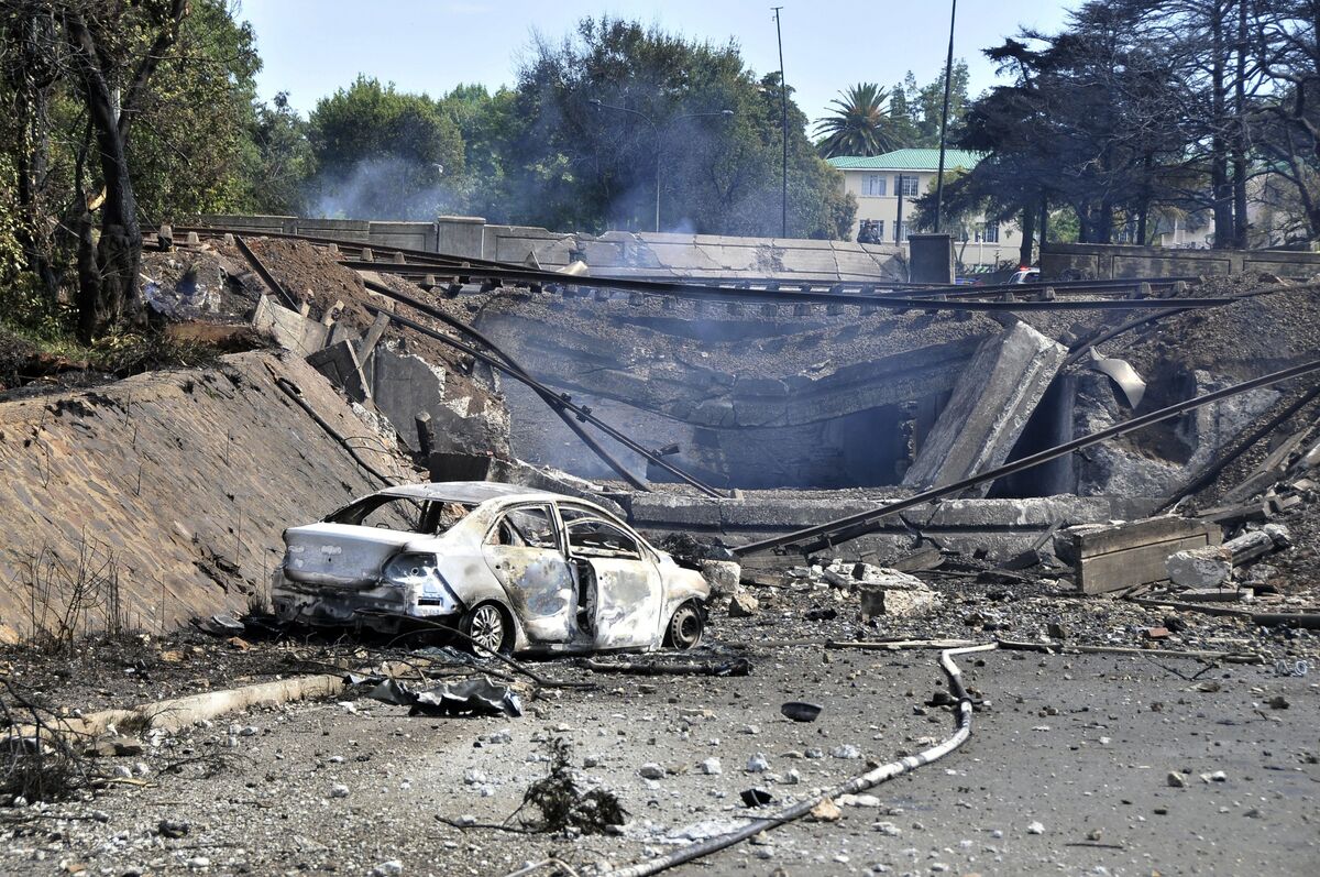 L’Afrique du Sud compte des dégâts et des morts dans l’explosion d’un camion-citerne