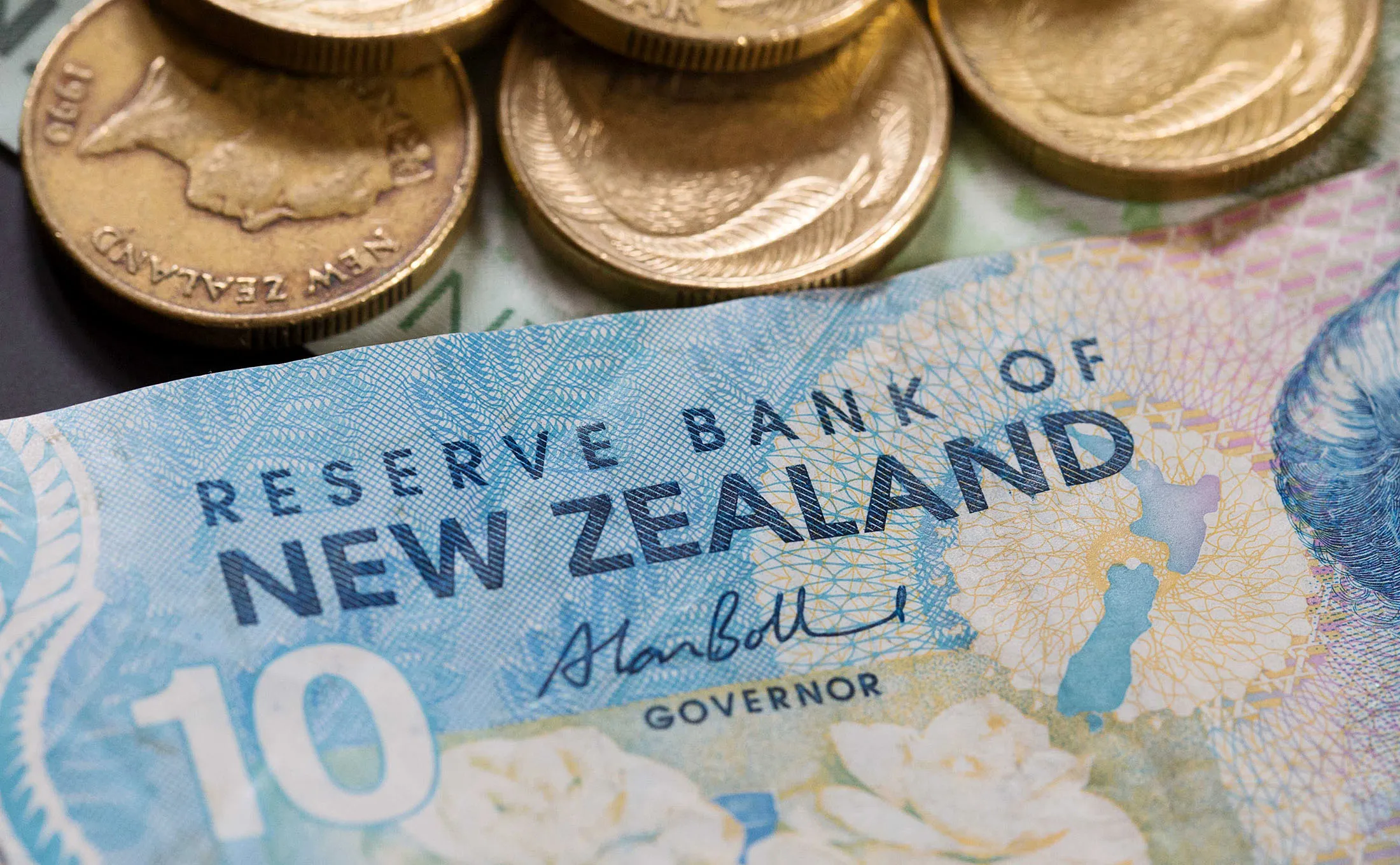 New Zealand banknotes and coins
