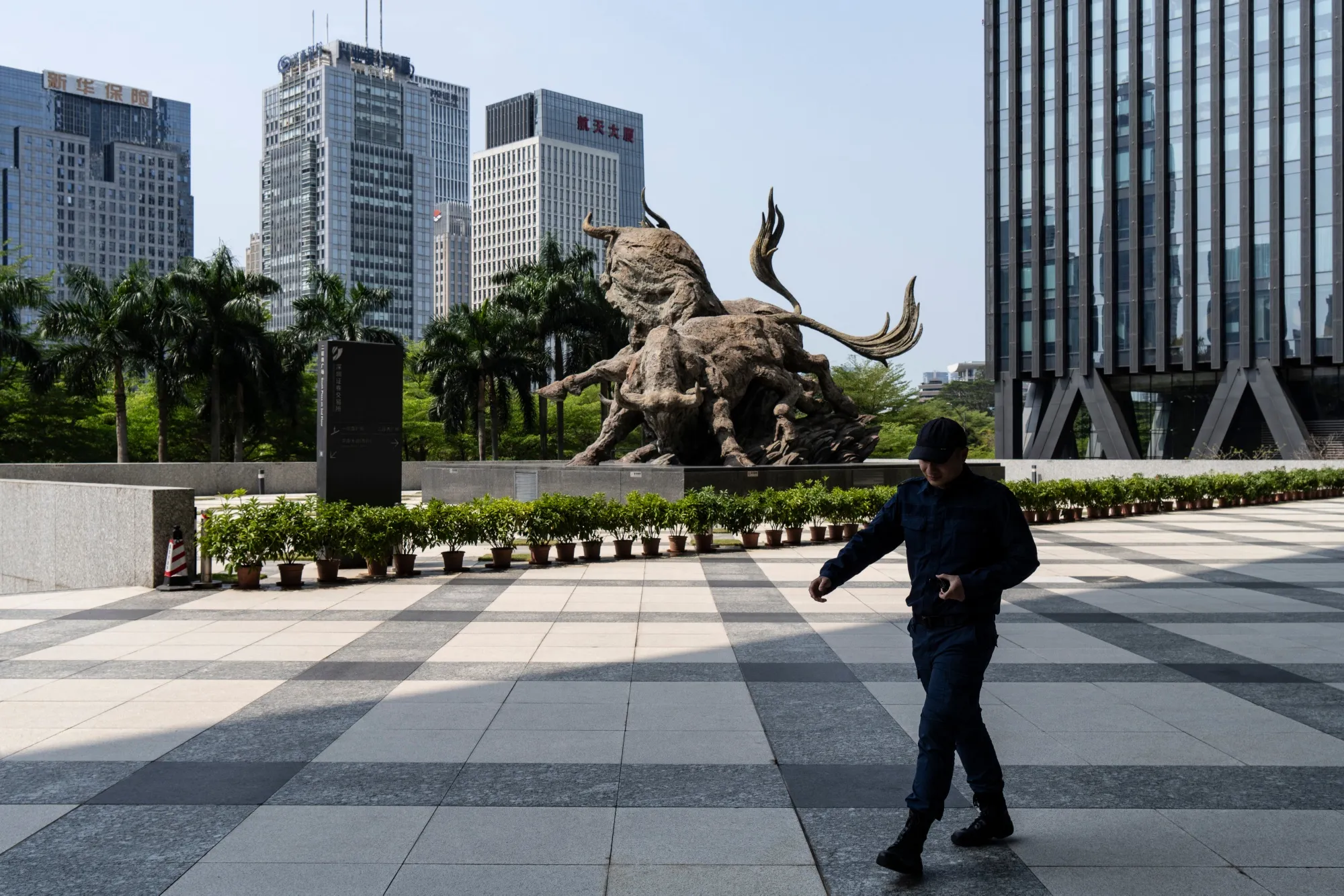 中国株、AI相場の勝ち組から一転－2001年以降で最大の出遅れ - Bloomberg