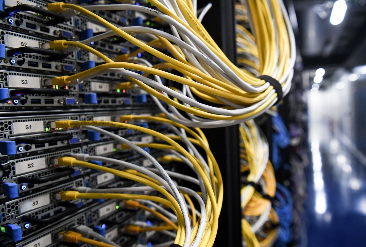 Bond Traders Bite at Microsoft-Tied Data Center Junk-Like Yields