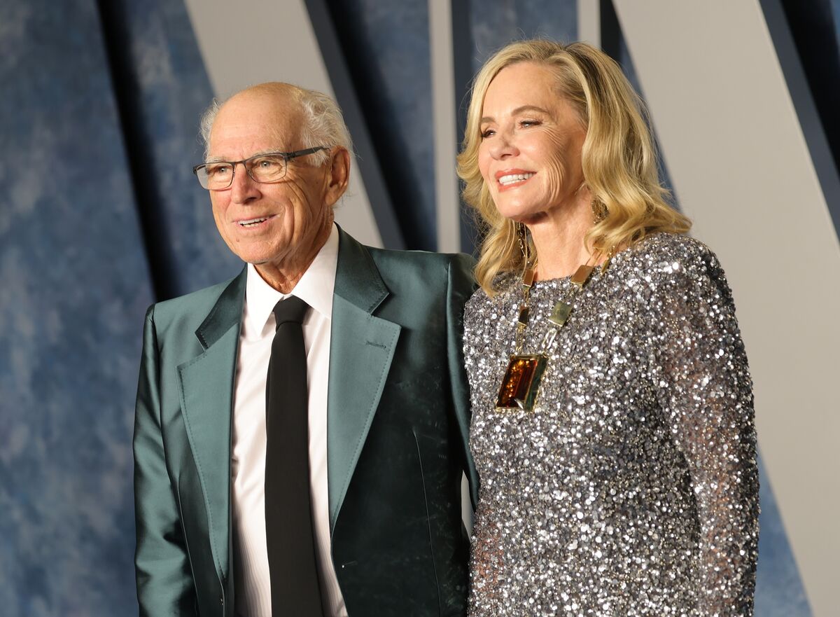 Jimmy Buffett's Widow Sues Trustee Over $275 Million Estate