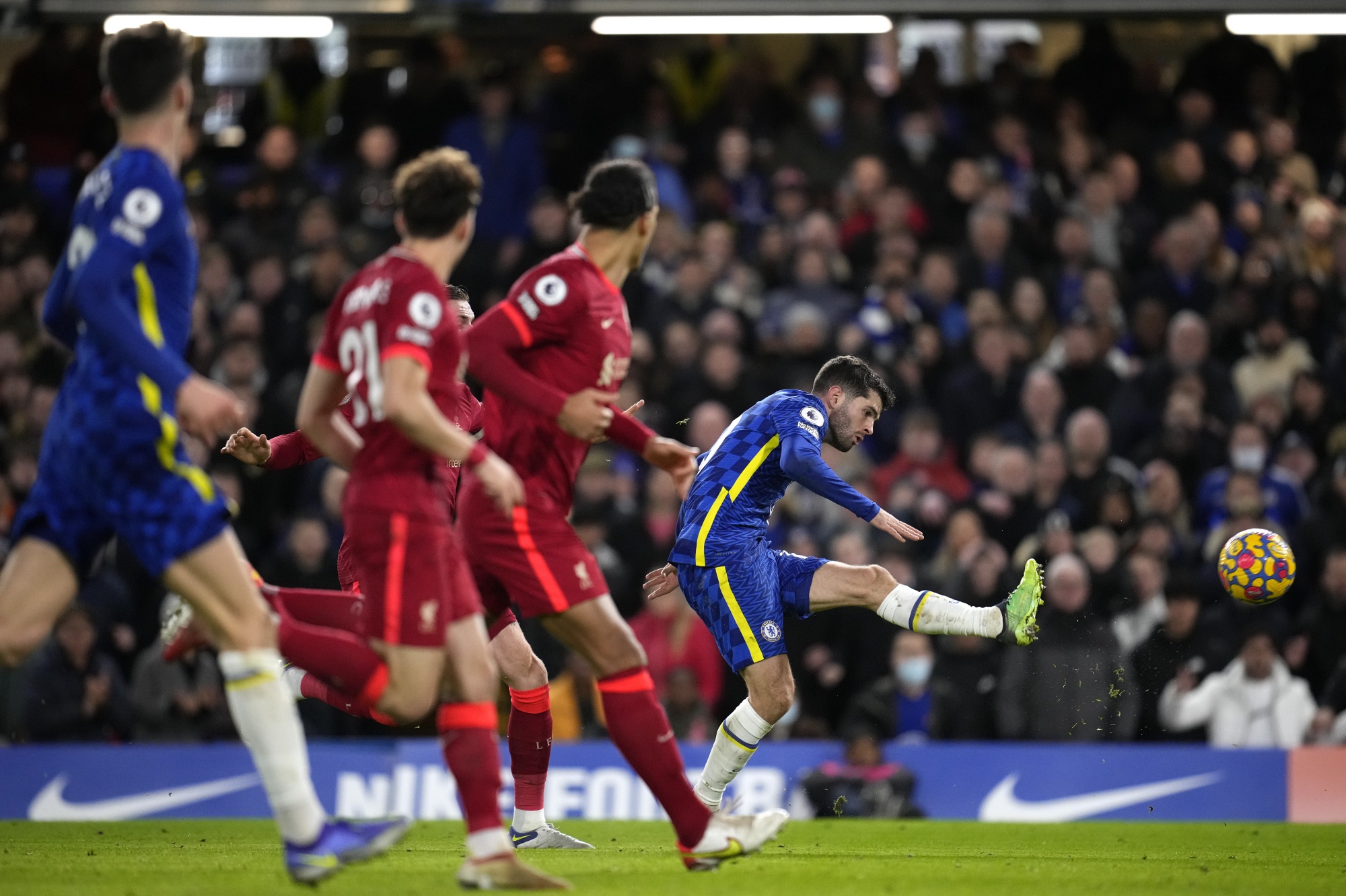 Chelsea first-team coach 'secretly leaves' Stamford Bridge as