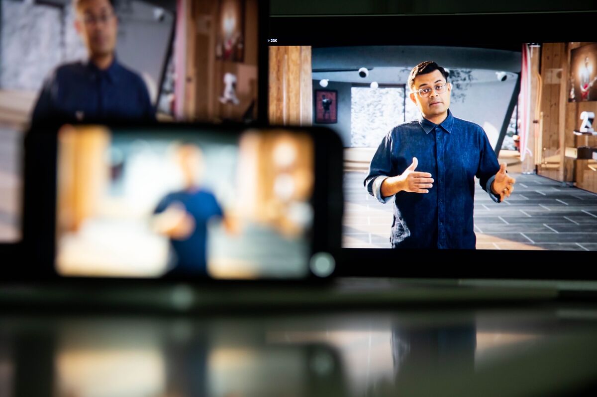 Meta Shifts Metaverse Executive to AI Following Job Cuts