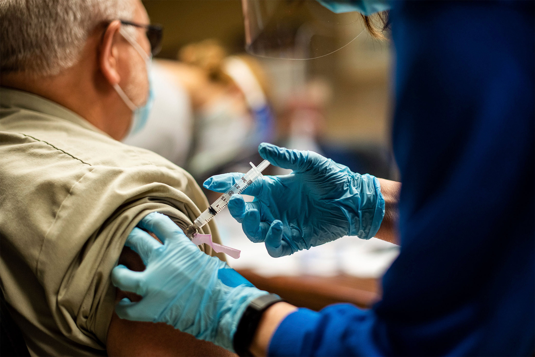 tyson-gives-covid-vaccine-to-workers-at-north-carolina-plant-bloomberg