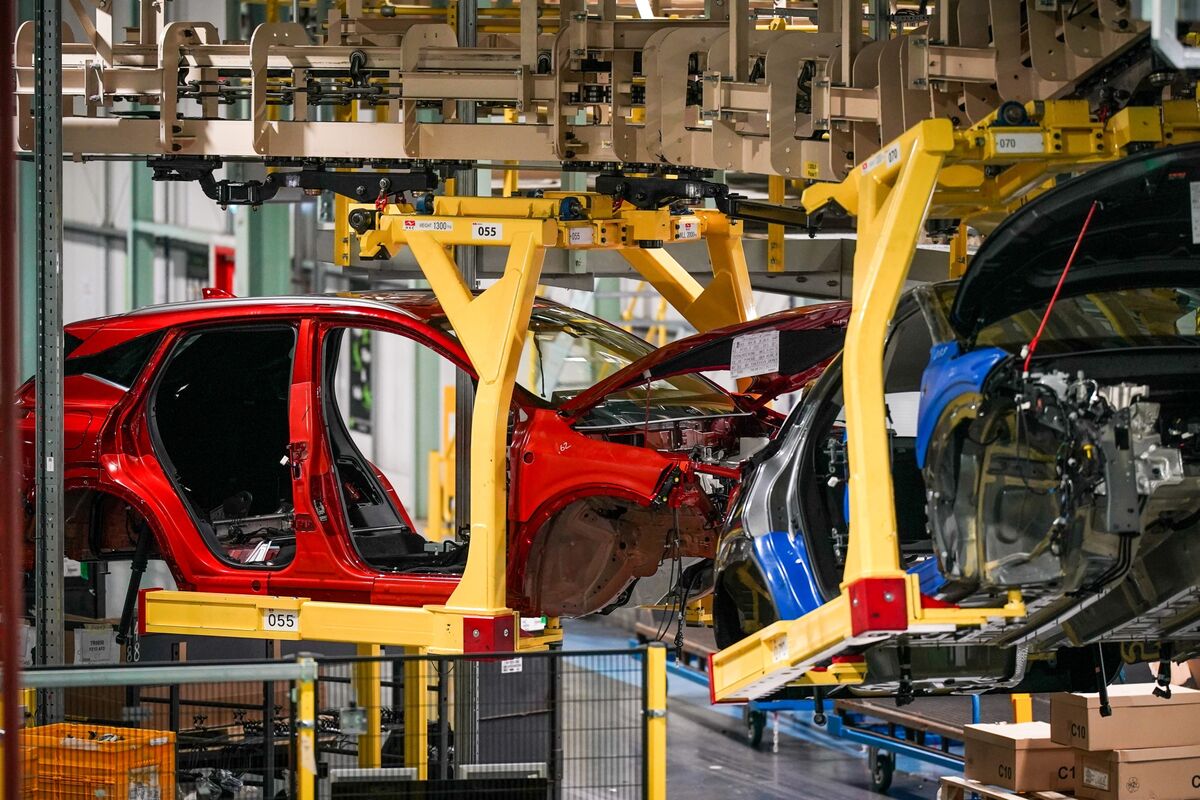 Growth Spurt for UK Factories Set to Be Short-Lived, PMI Shows