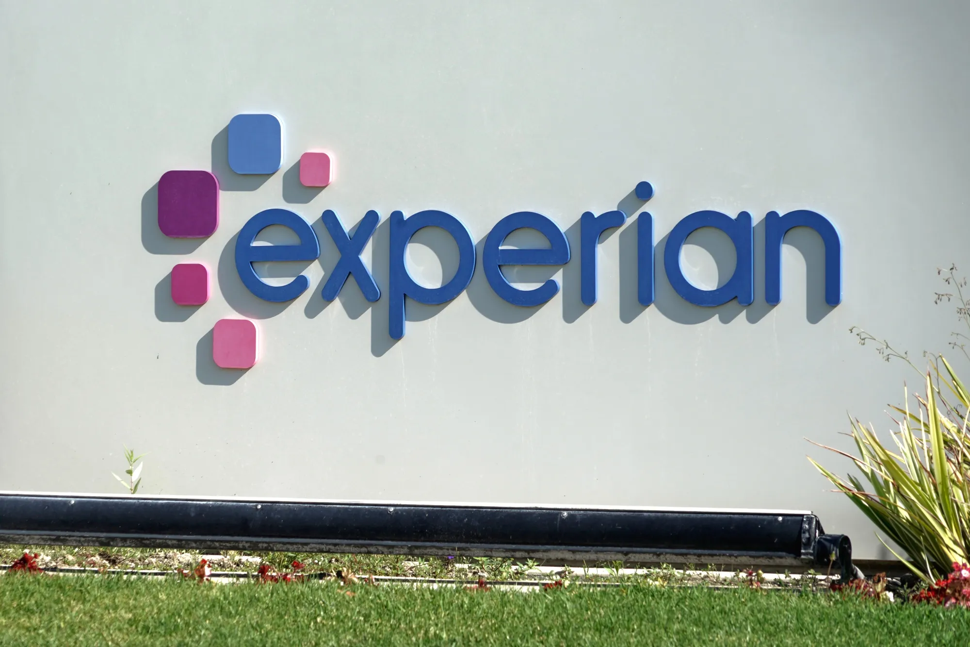 Experian Shares Slip as Organic Revenue Growth Decelerates