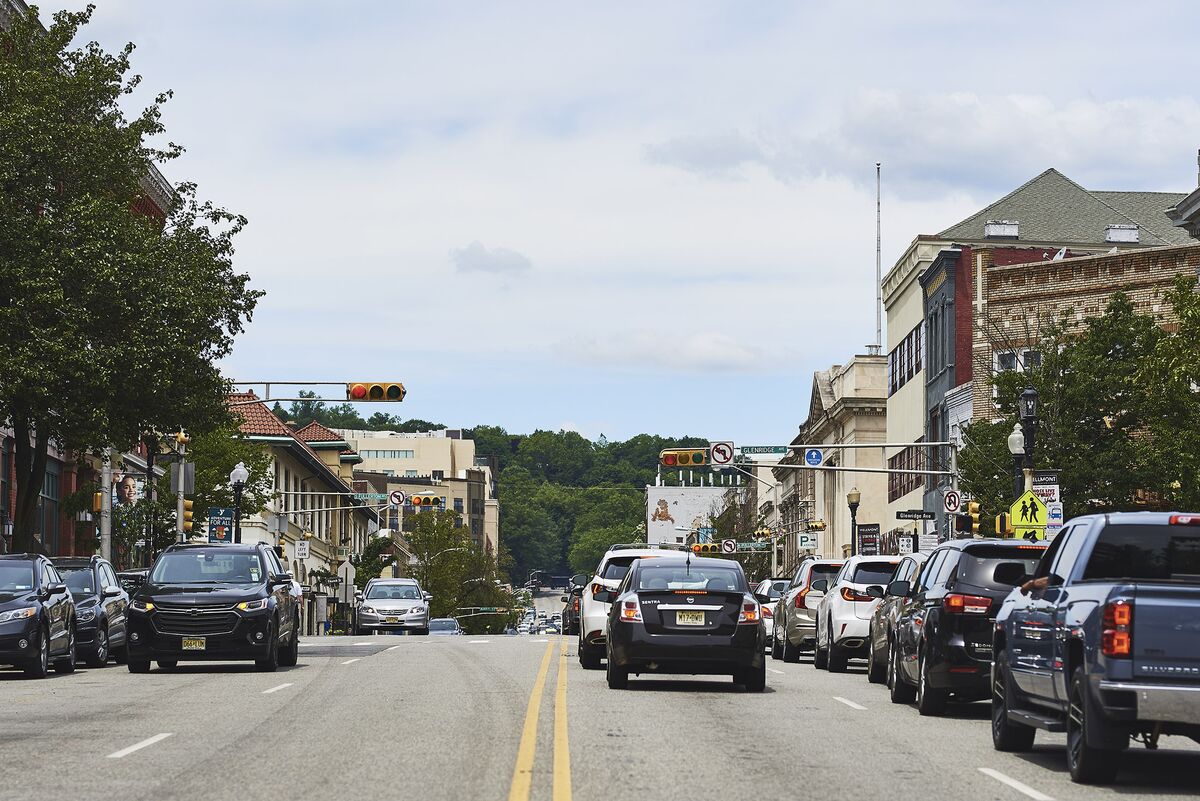 Wealthy New Jersey Suburb Cuts Over 100 School Jobs on Shortfall