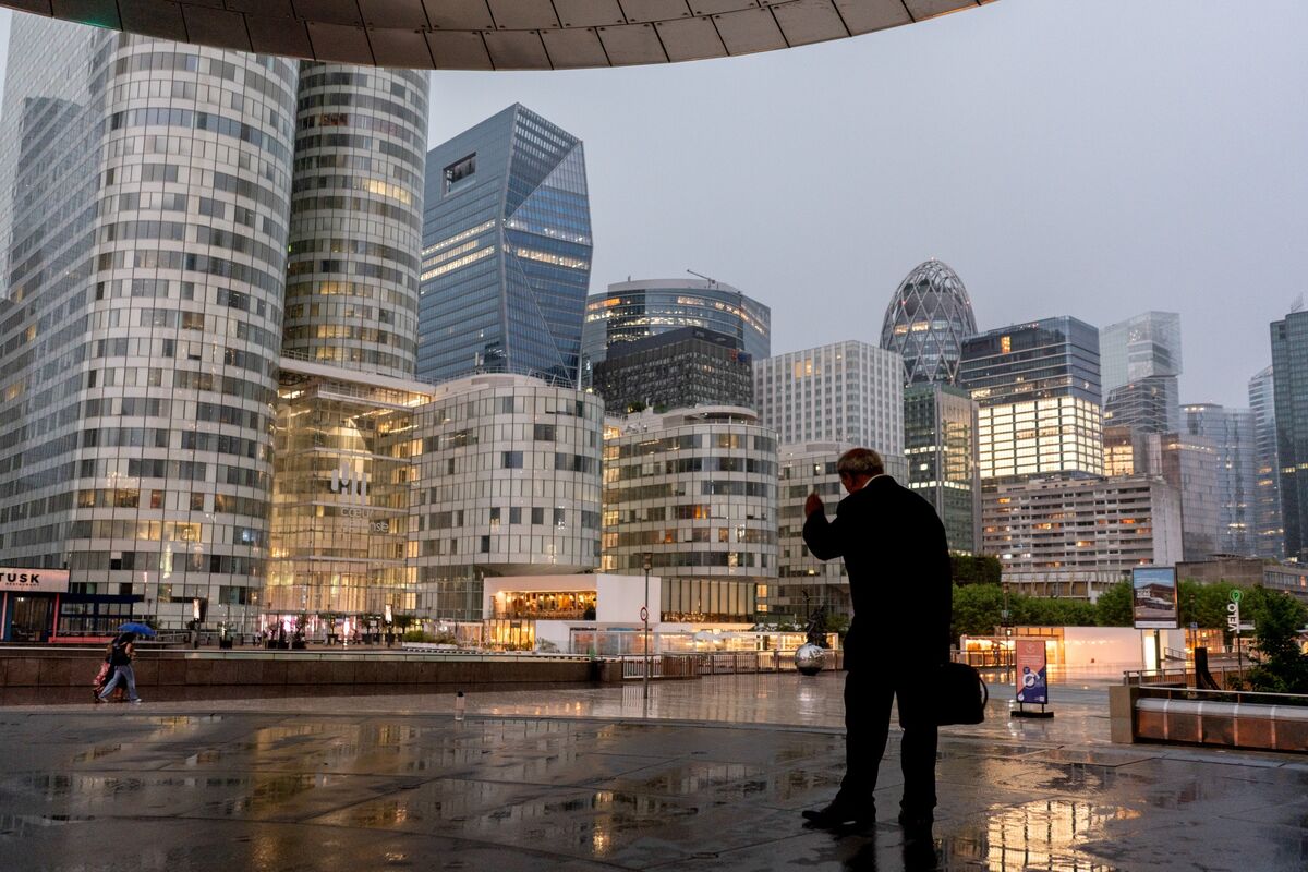 Charting the Global Economy: Euro Area Business Activity Sags