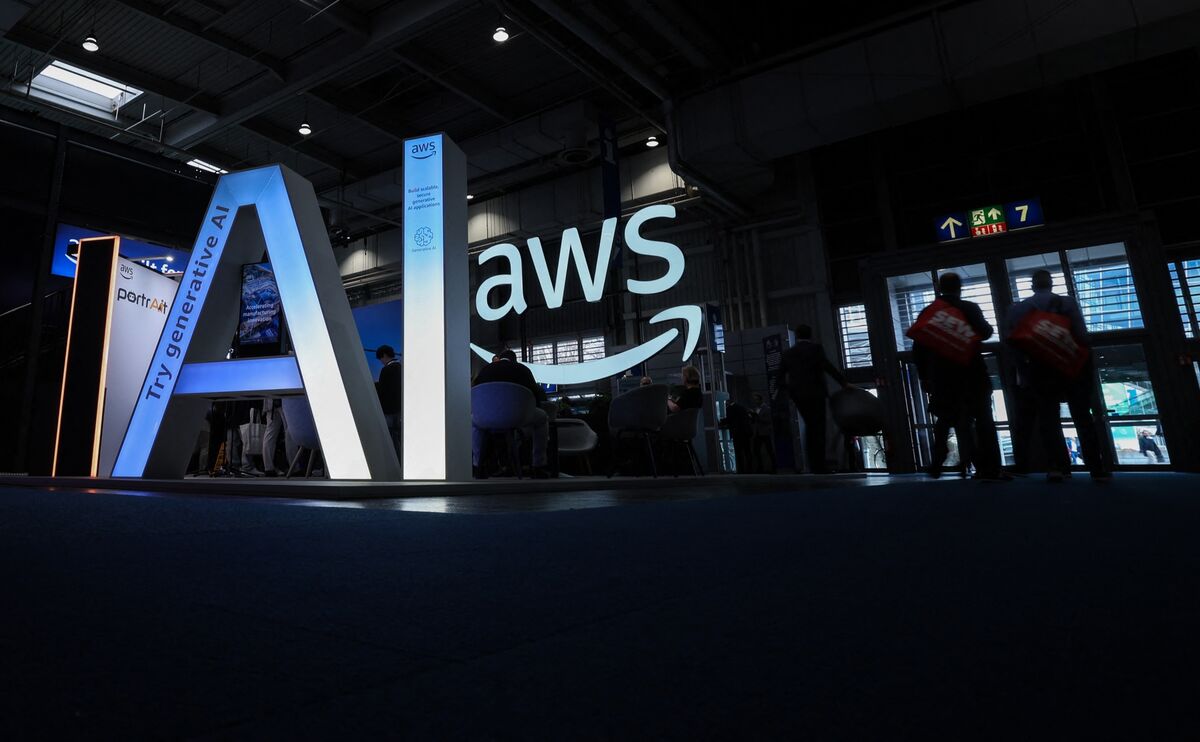 Amazon Cloud Sales in Focus After Microsoft’s $500 Billio...