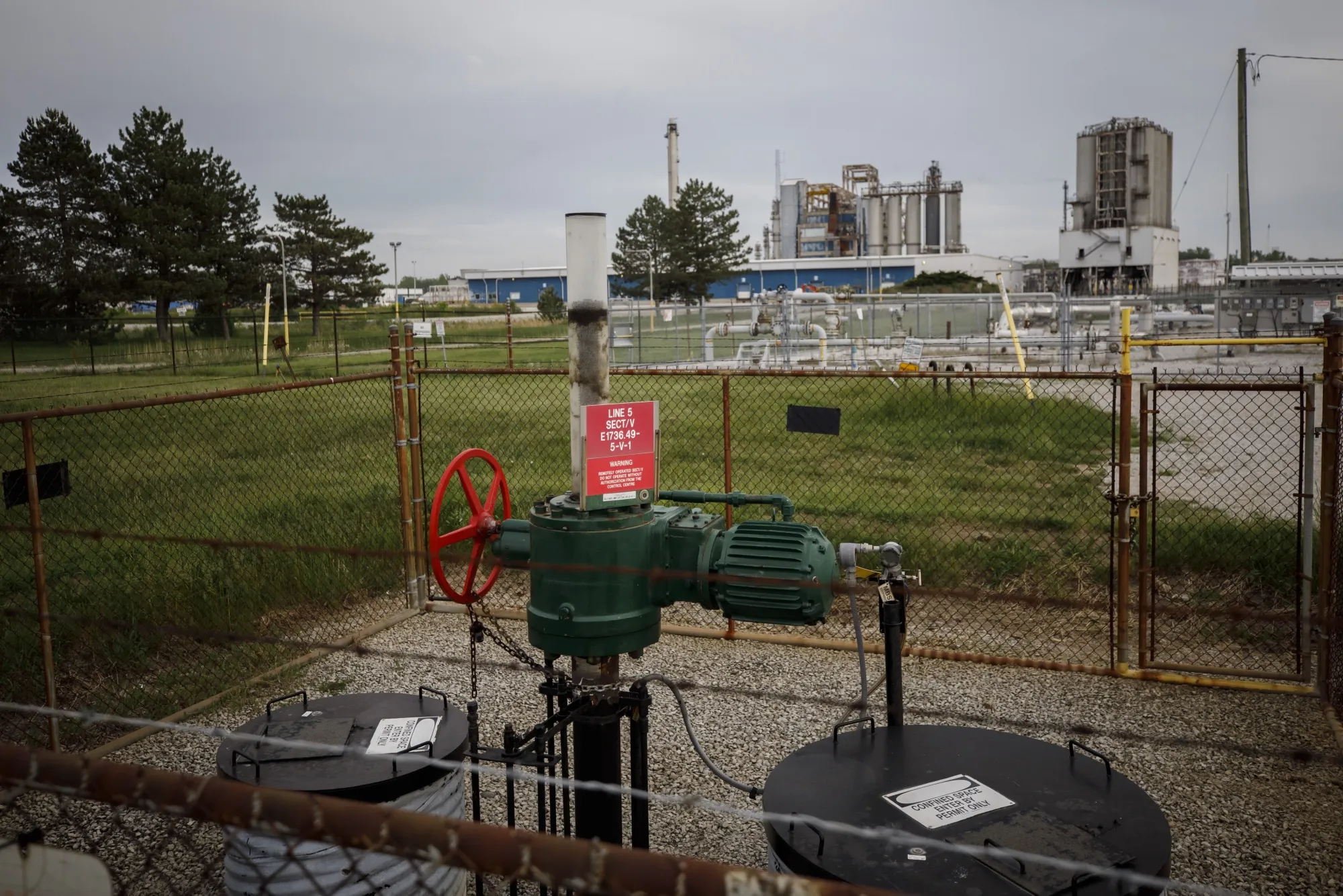 Enbridge Says Great Lakes Oil Pipeline Will Keep Running