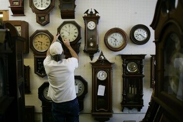 Businesses Prepare For Earlier Daylight Savings Time