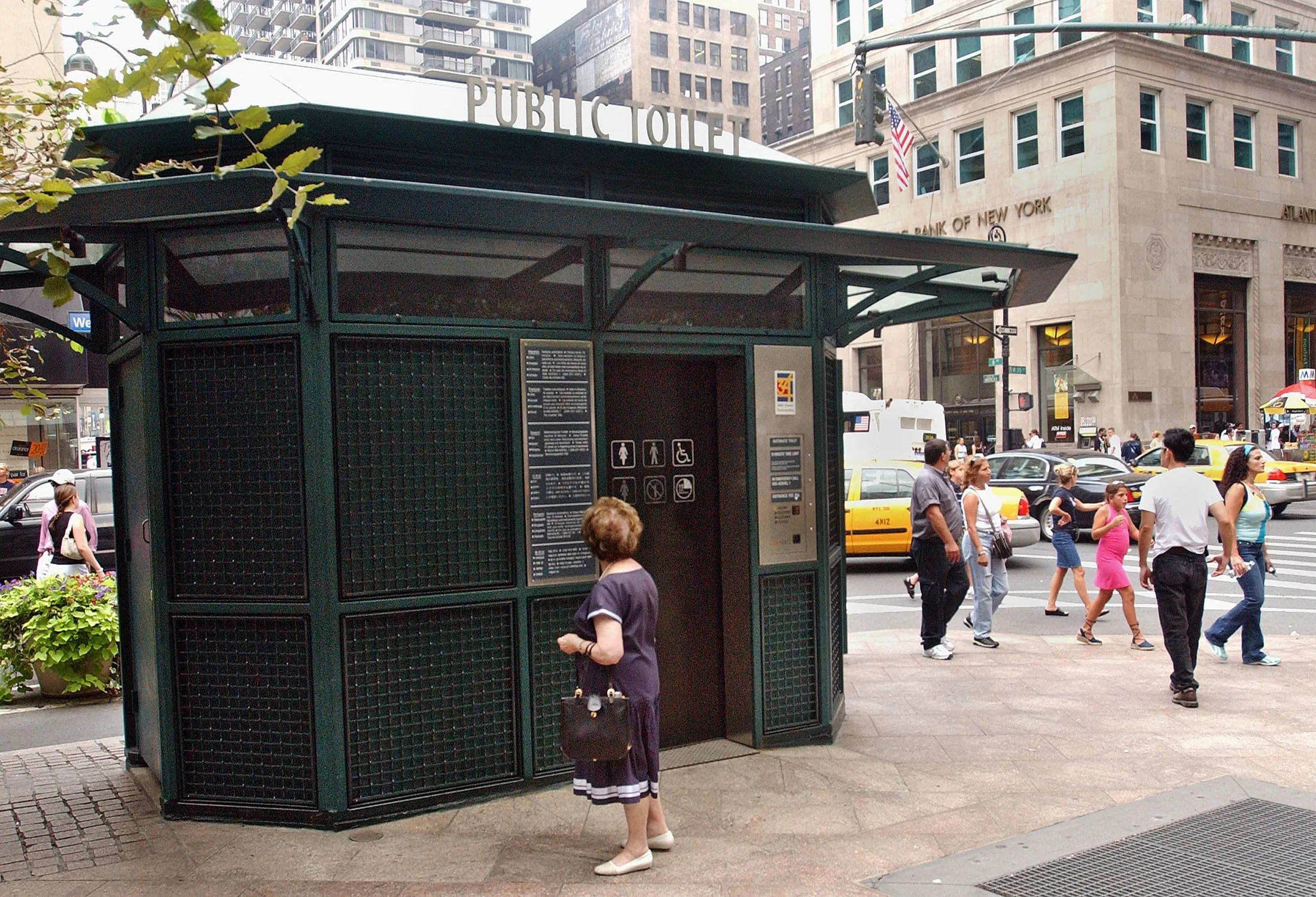 Will New York City Finally Get More Public Bathrooms? - Bloomberg, image size:2200x1499