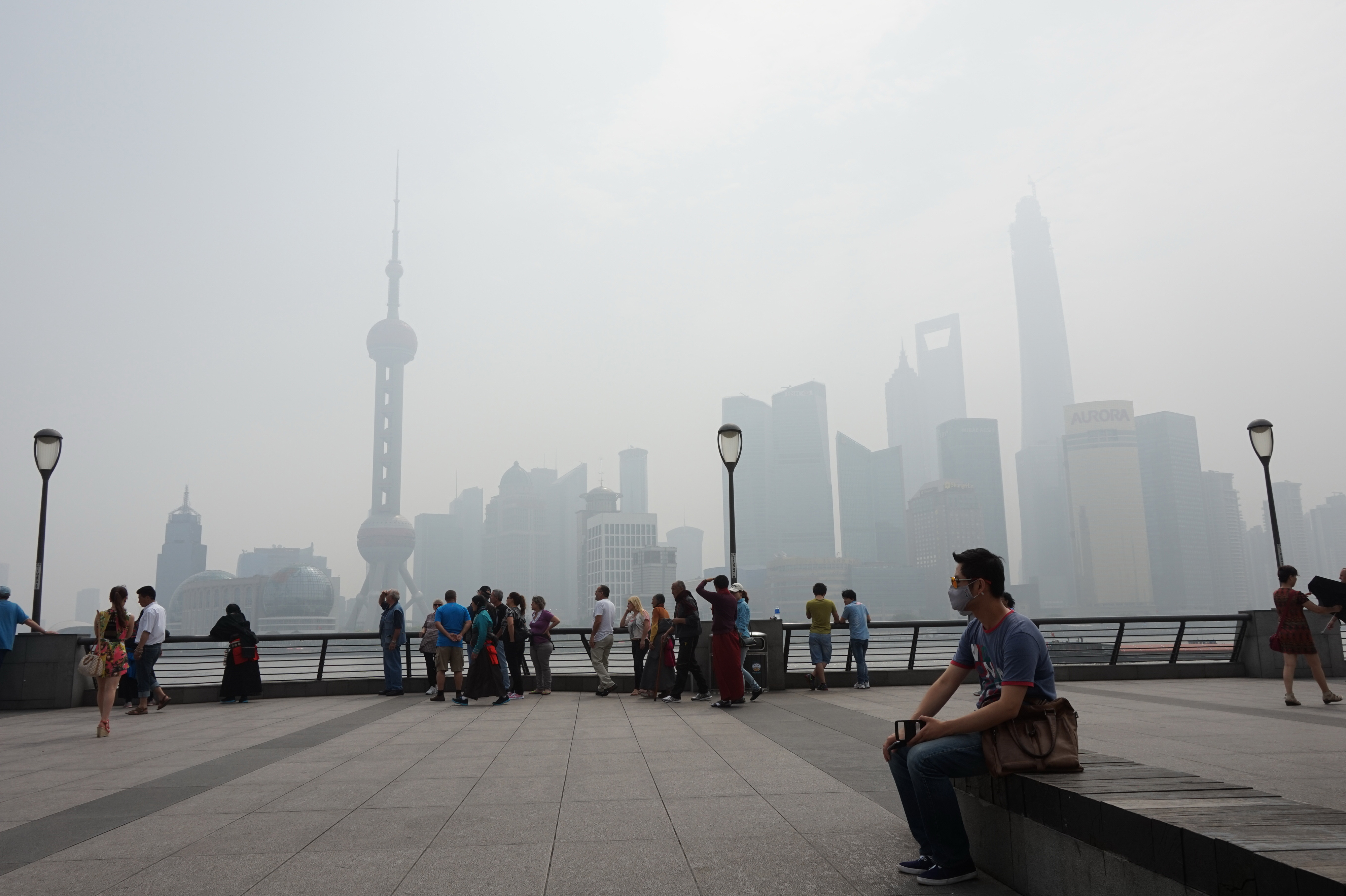 Shanghai Issues Health Warning On Heavy Pollution For Second Day    1x 1 