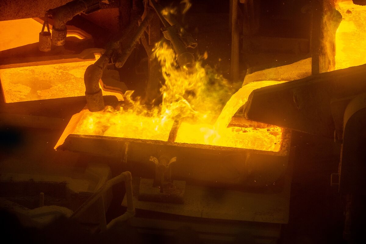 Metals Fall as Trump Repeats Threat to Attack Iran Power Plants