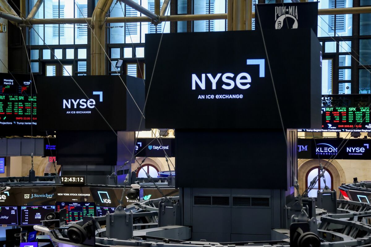 bloomberg.com - Alexandra Semenova - Retail Traders Are Selling Stocks for First Time Since 2023