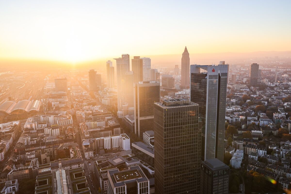 bloomberg.com - Esteban Duarte - SRT Boom Offers Costly Lifeline to Banks Shedding Risky CRE Debt