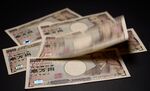 10,000 yen banknotes.