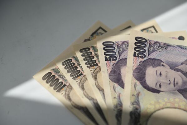 Japanese 10,000 yen and 5,000 yen banknotes.