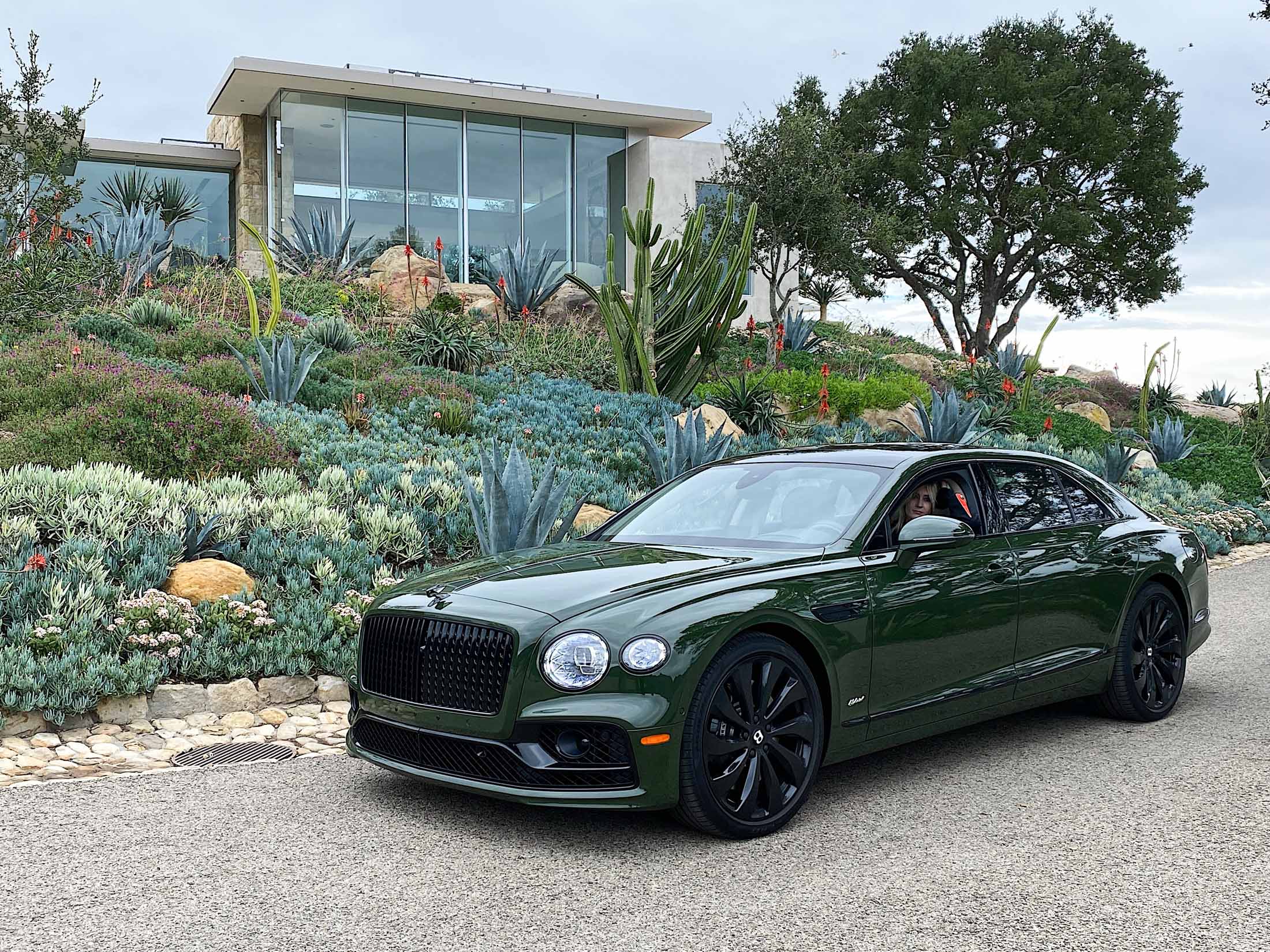 Flying Spur Hybrid Review: Needs More -