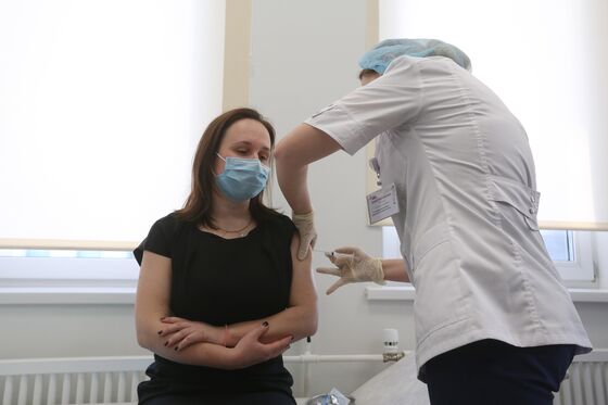 Putin Caution on Russia Vaccine Raises Eyebrows in Argentina