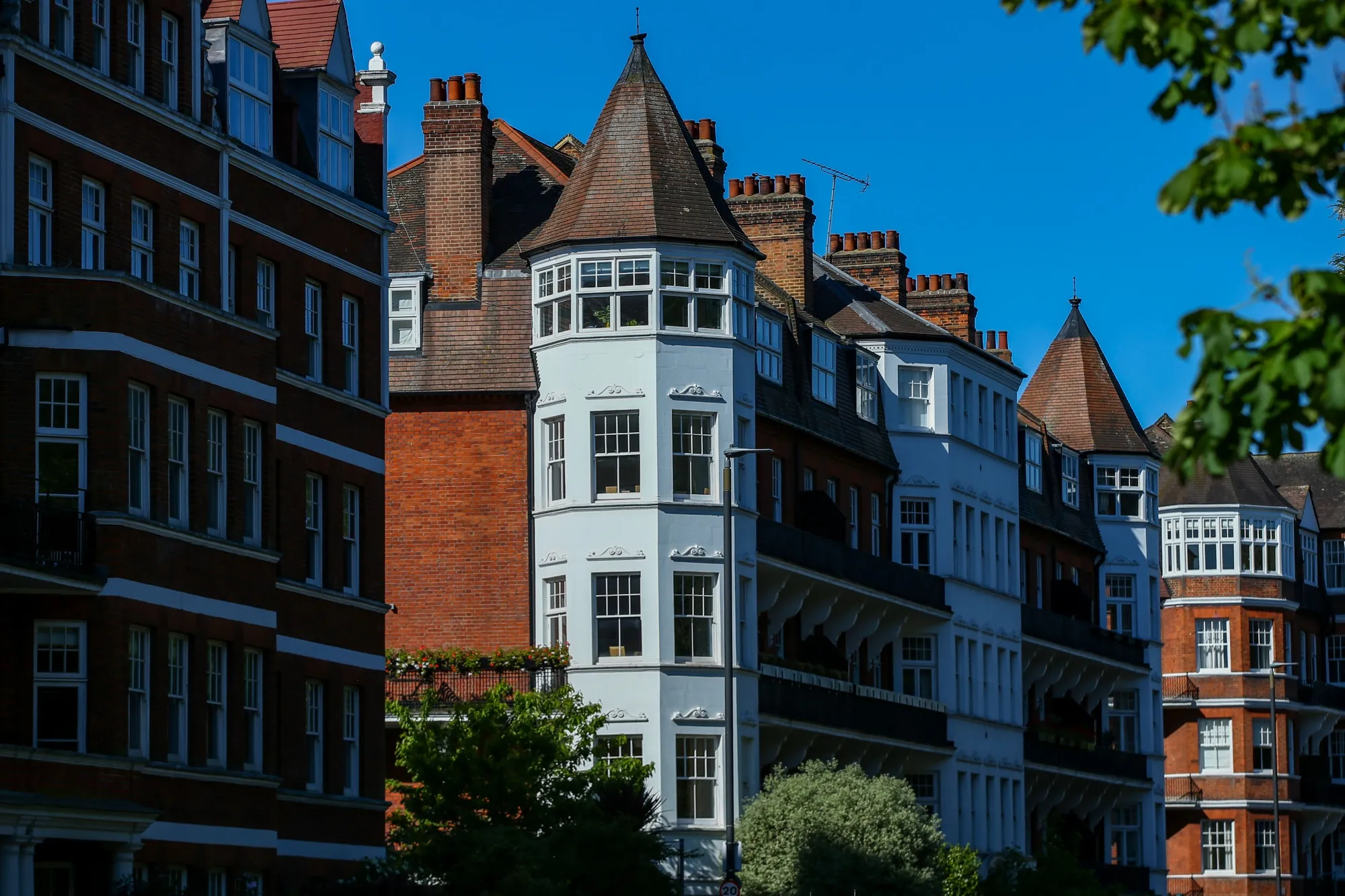 London Luxury Property as Virus Hits Sales