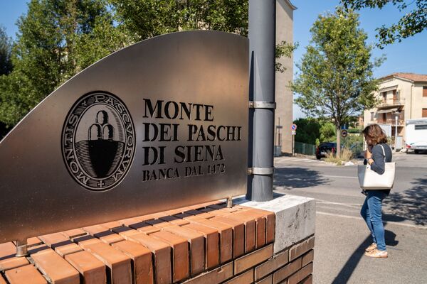 Banca Monte dei Paschi di Siena branding.