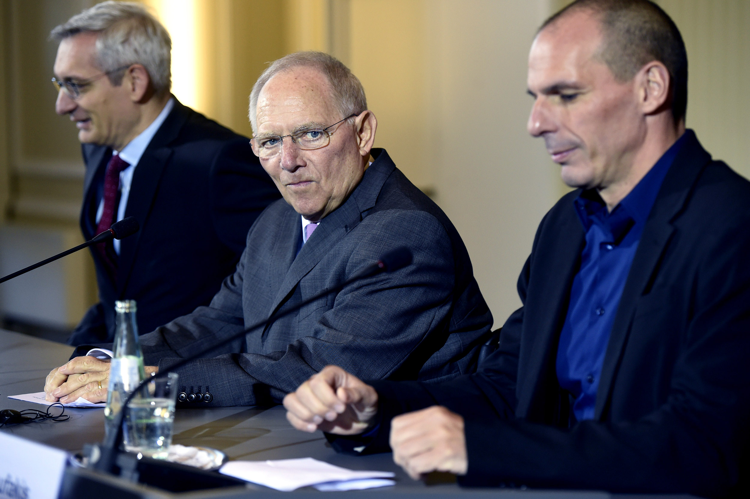 Greece's new Finance Minister Yanis Varoufakis (R) and his German counterpart Wolfgang Schaeuble (C) give a joint press conference with German Finance Ministry Spokesman Martin Jaeger (L) following their meeting on Feb. 5, 2015 at the Finance ministry in Berlin.
