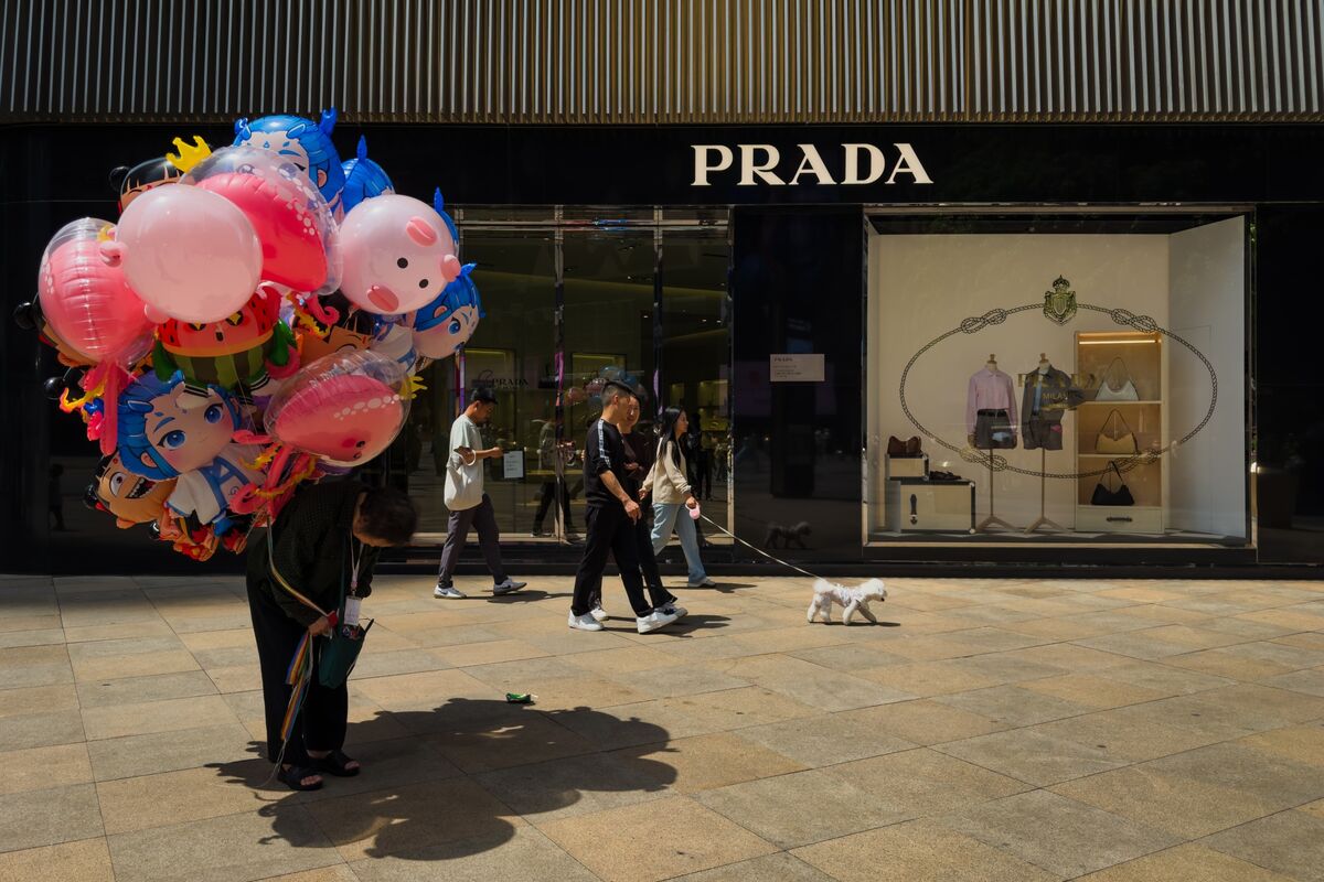 Luxury Labels Ditch Steep China Discounts to Rebuild Brand Value