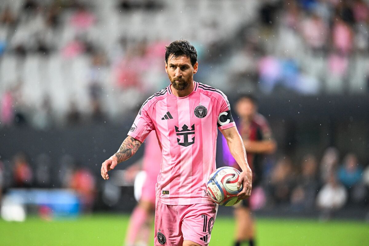 Lionel Messi Nears Deal to Buy Another Football Team
